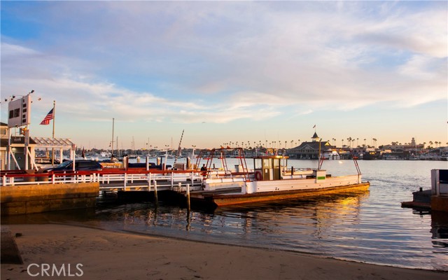 Detail Gallery Image 13 of 29 For 404 S Bay Front, Newport Beach,  CA 92662 - 4 Beds | 2 Baths