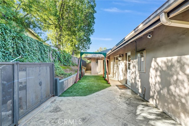 Detail Gallery Image 17 of 19 For 4532 Topanga Canyon, Woodland Hills,  CA 91364 - 4 Beds | 3 Baths