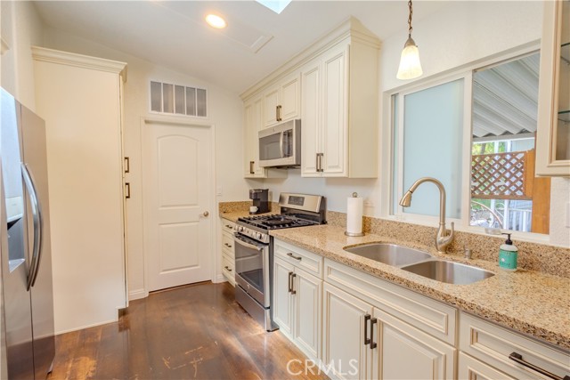Detail Gallery Image 5 of 14 For 4201 Topanga Canyon Blvd #136,  Woodland Hills,  CA 91364 - 3 Beds | 2 Baths