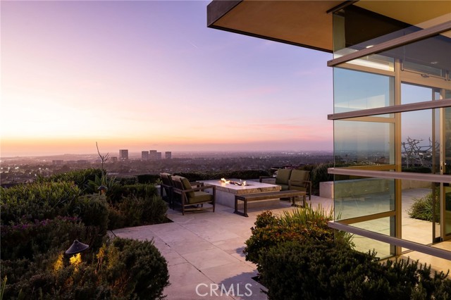 Detail Gallery Image 2 of 42 For 9 Jade, Corona Del Mar,  CA 92625 - 5 Beds | 4/1 Baths