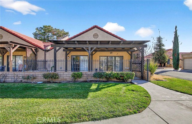 Detail Gallery Image 3 of 32 For 11620 Locust, Apple Valley,  CA 92308 - 2 Beds | 2 Baths