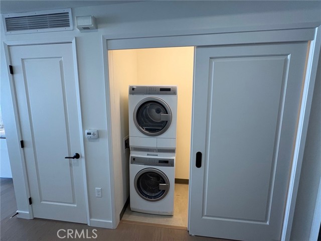 1050 S Grand Avenue, Los Angeles CA: https://media.crmls.org/medias/2f175854-b954-46b5-a940-7faa622d0f3b.jpg
