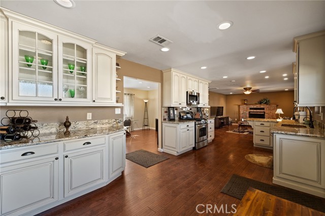 Detail Gallery Image 5 of 60 For 17316 Brimhall, Bakersfield,  CA 93314 - 3 Beds | 2 Baths