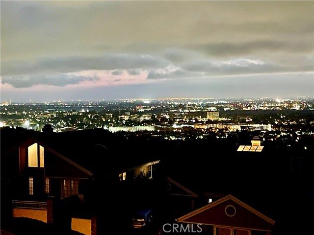 6 Saros, Irvine CA: https://media.crmls.org/medias/2f188e6c-cb52-4042-a2d1-eb7bd0e38b21.jpg