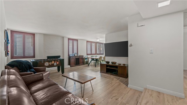 Detail Gallery Image 3 of 18 For 14521 Benefit St #102,  Sherman Oaks,  CA 91403 - 2 Beds | 2 Baths