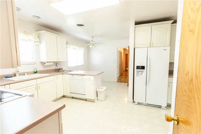 3915 Dwight Way, San Bernardino CA: https://media.crmls.org/medias/2f19dd12-c185-40ed-80d3-3352290a7a0f.jpg