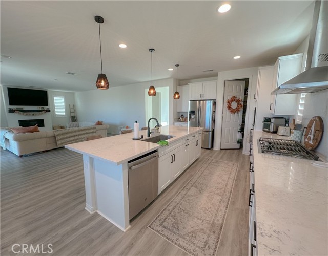 Detail Gallery Image 4 of 31 For 39547 Verbena Way, Temecula,  CA 92591 - 5 Beds | 3/1 Baths