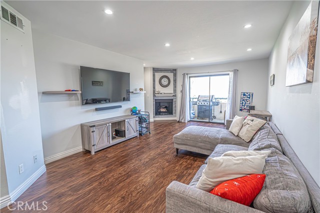 Detail Gallery Image 4 of 28 For 18111 Erik Ct #445,  Canyon Country,  CA 91387 - 2 Beds | 2 Baths