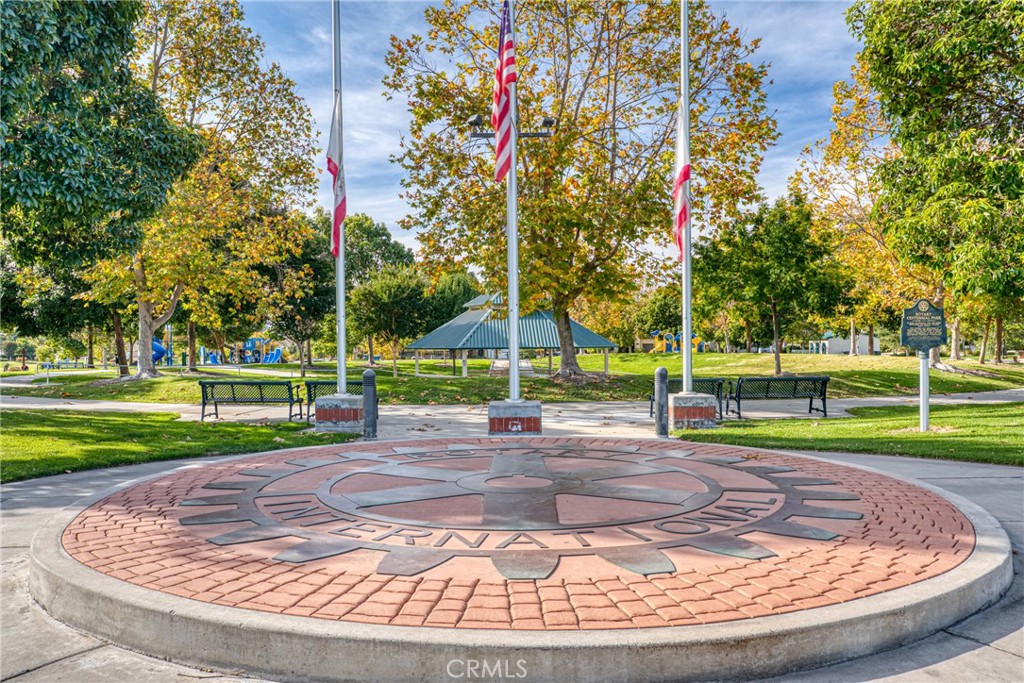 https://media.crmls.org/medias/2f1a8ebb-2357-469a-babb-d5b2cf762cf8.jpg?preset=X-Large
