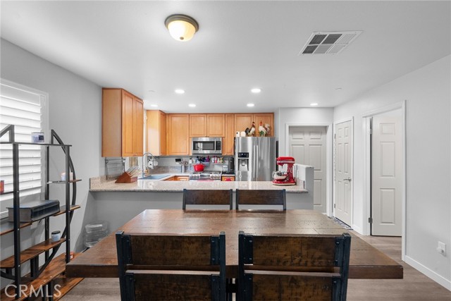 Detail Gallery Image 6 of 27 For 26146 Gravett Pl, Saugus,  CA 91350 - 4 Beds | 3 Baths