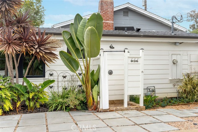 411 Poplar Street, Laguna Beach CA: https://media.crmls.org/medias/2f1af034-8273-4285-b57b-f2e2ff8b6668.jpg
