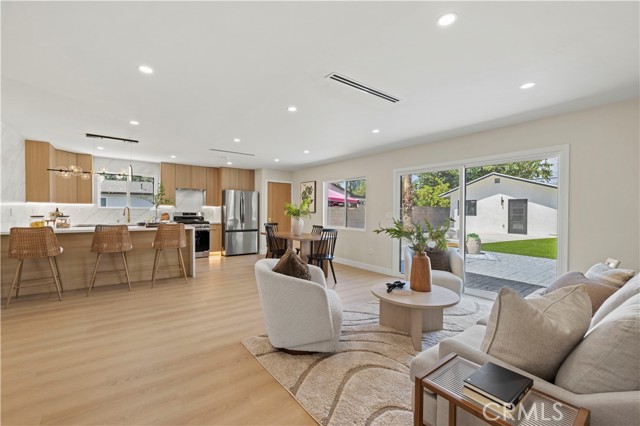 23701 Sylvan Street, Woodland Hills CA: https://media.crmls.org/medias/2f1b0017-c79d-48be-8dbc-cbad45addb8b.jpg