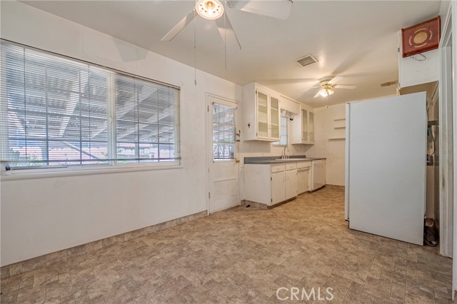 1640 Shirley Street, Merced CA: https://media.crmls.org/medias/2f1b9e32-f4ba-4cb0-9c0f-1a9d917540b1.jpg