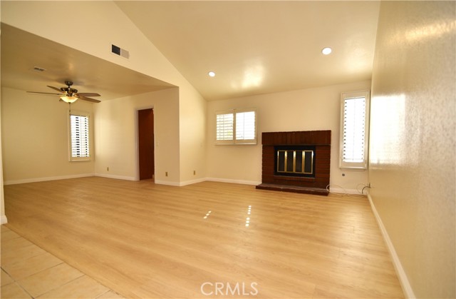 Detail Gallery Image 3 of 16 For 1336 Brookside Ct, Upland,  CA 91784 - 3 Beds | 2 Baths