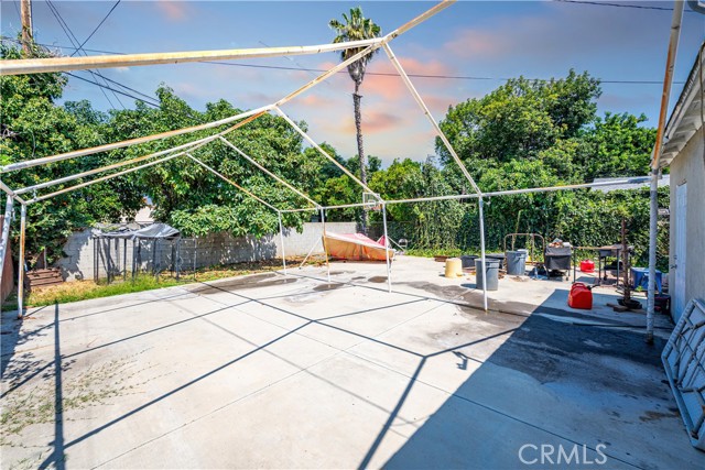 601 S Pearl Avenue, Compton CA: https://media.crmls.org/medias/2f1d0863-fbe3-4f4d-bb39-10fc0f5bad8c.jpg