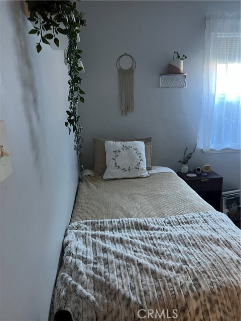 9312 Garden View Avenue, South Gate CA: https://media.crmls.org/medias/2f1d2eac-ad4a-489d-b608-6e8ec9904257.jpg