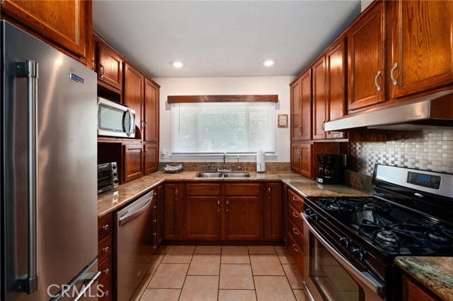 Detail Gallery Image 10 of 28 For 4088 Lively, Riverside,  CA 92505 - 4 Beds | 2 Baths