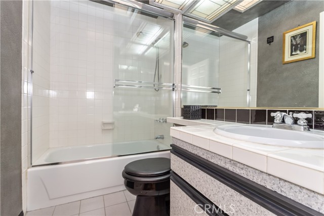 Detail Gallery Image 15 of 27 For 18730 Hatteras St #2,  Tarzana,  CA 91356 - 3 Beds | 2/1 Baths