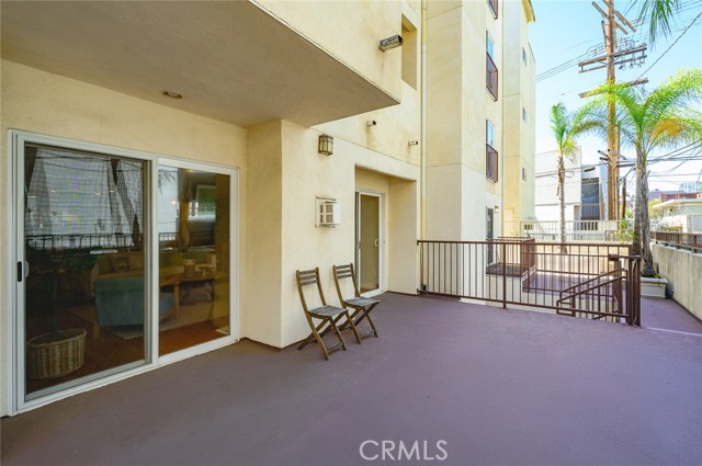 1828 Glendon Avenue, Los Angeles CA: https://media.crmls.org/medias/2f1eadda-dd01-4dab-ab3a-9236c7b1398f.jpg