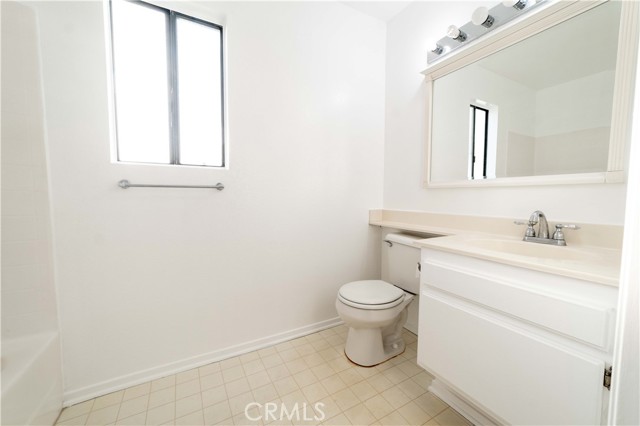 Detail Gallery Image 7 of 30 For 3516 E Ransom St #204,  Long Beach,  CA 90804 - 2 Beds | 2 Baths