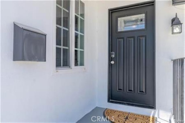 5840 White Oak Avenue, Encino CA: https://media.crmls.org/medias/2f20013e-5c05-424e-9a1a-b2ad44062d96.jpg