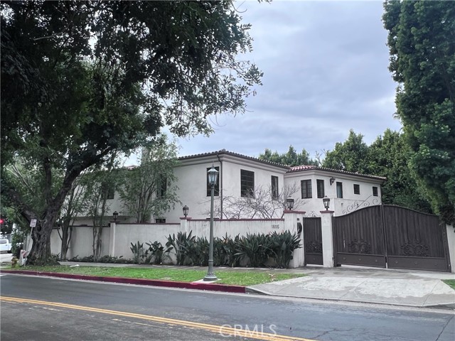 Detail Gallery Image 2 of 25 For 1805 Outpost Dr, Los Angeles,  CA 90068 - 5 Beds | 4/1 Baths