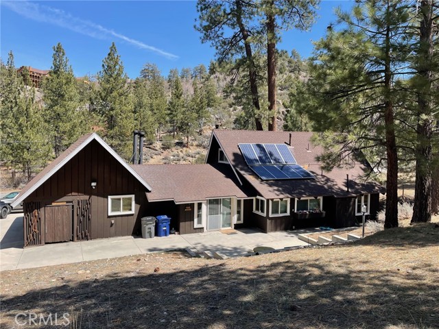 Detail Gallery Image 2 of 29 For 320 Starvation Flats Rd, Big Bear Lake,  CA 92315 - 4 Beds | 2 Baths