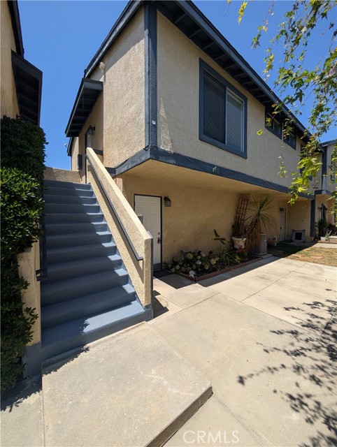 529 E Colorado Boulevard, Monrovia CA: https://media.crmls.org/medias/2f22b489-d2b9-45ee-ab9d-1faec70ab907.jpg