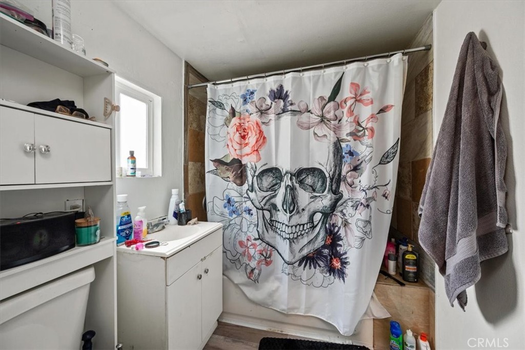 https://media.crmls.org/medias/2f22cbcf-3fd9-48d0-bd7e-78a804be77b6.jpg?preset=X-Large