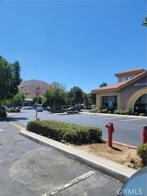 Detail Gallery Image 8 of 9 For 15750 Fiddleleaf Rd, Fontana,  CA 92337 - 4 Beds | 3/1 Baths