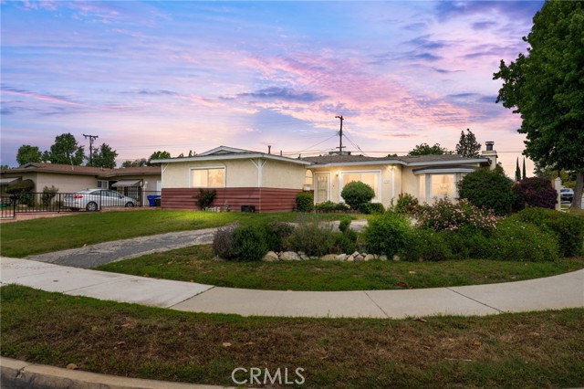 1320 W Flora Street, Ontario CA: https://media.crmls.org/medias/2f230d09-334e-4e42-a899-14710efac598.jpg