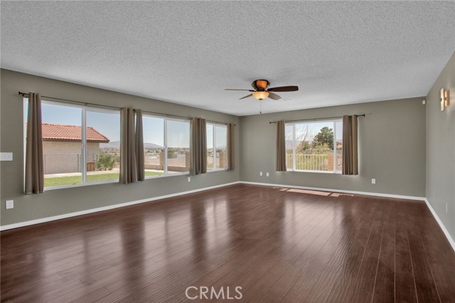 17965 Fremontia Lane, Victorville CA: https://media.crmls.org/medias/2f23721c-5811-482d-8203-d871921a5325.jpg