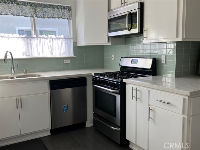 6914 Andasol Avenue, Lake Balboa CA: https://media.crmls.org/medias/2f2373ad-cc40-4586-9a24-34066b743de1.jpg