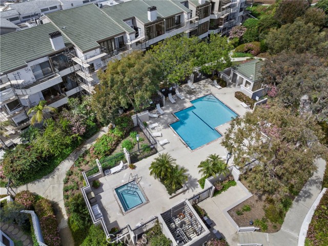 Detail Gallery Image 13 of 16 For 260 Cagney Lane #114,  Newport Beach,  CA 92663 - 2 Beds | 1 Baths