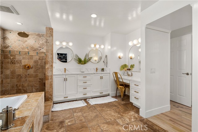 Detail Gallery Image 11 of 17 For 107 E Avenida San Juan, San Clemente,  CA 92672 - 4 Beds | 2 Baths