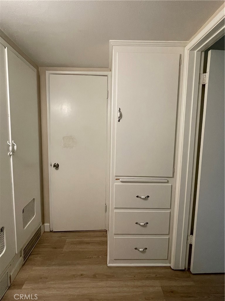 https://media.crmls.org/medias/2f23dbed-8420-46f9-86ca-bda2d6178f79.jpg?preset=X-Large