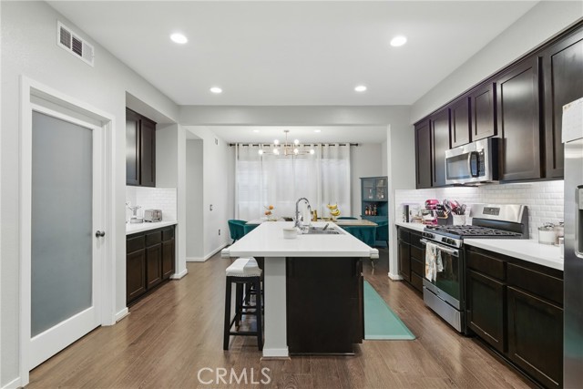 13238 Klein Court, Sylmar CA: https://media.crmls.org/medias/2f245845-8509-41da-92b2-9f5b39fffb60.jpg