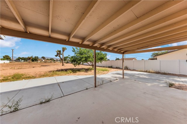 14317 Jicarilla Road, Apple Valley CA: https://media.crmls.org/medias/2f2476a7-8cfd-4d8e-b264-c27497e25812.jpg