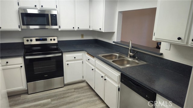 Detail Gallery Image 8 of 18 For 517 Wayland Ct, Claremont,  CA 91711 - 2 Beds | 2/1 Baths