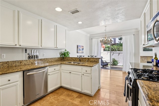 12646 Doral, Tustin CA: https://media.crmls.org/medias/2f24ff55-f3d3-4563-9d84-0410178beda1.jpg