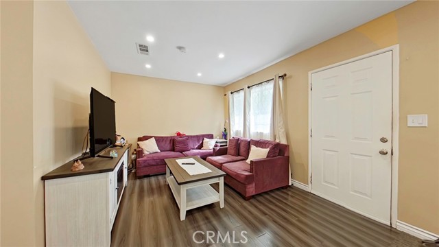 5633 Denny photo 19
