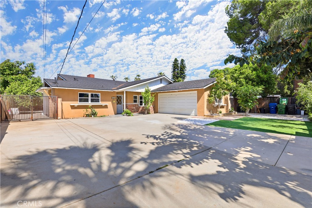 8011 Quartz Avenue