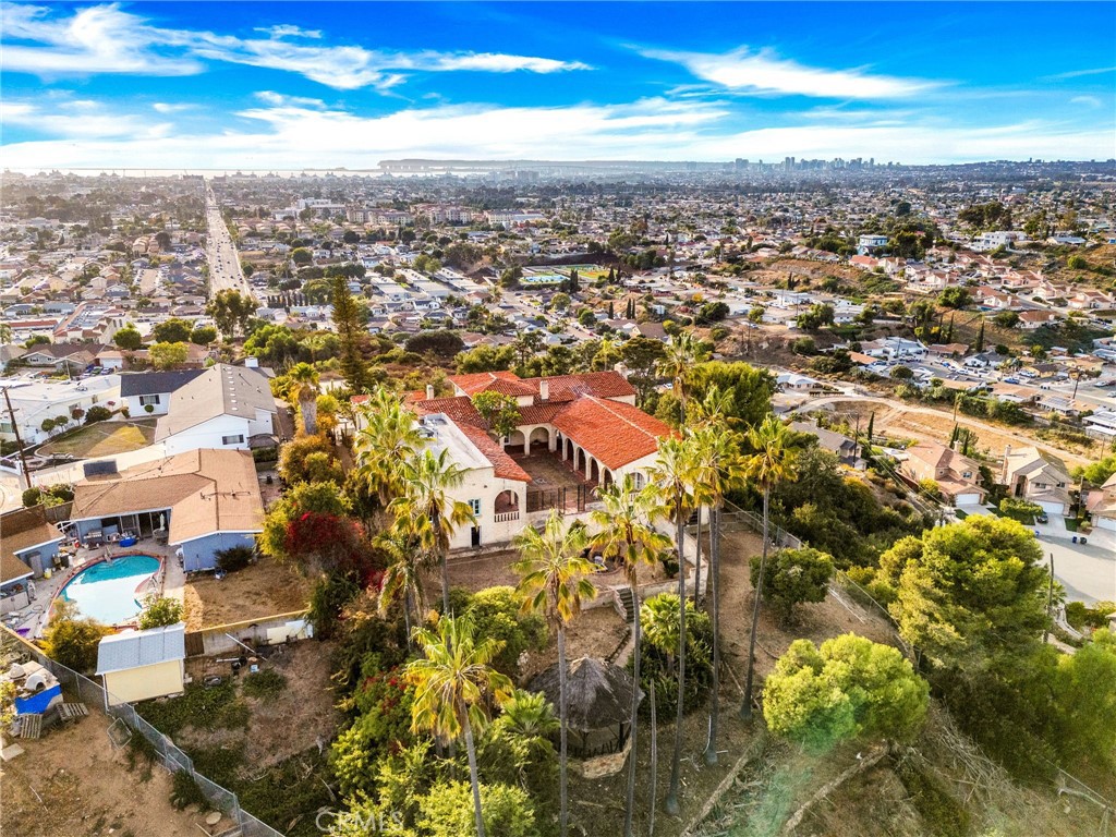 https://media.crmls.org/medias/2f26a5fd-ca10-4471-beac-0b5e85e8cbf9.jpg?preset=X-Large
