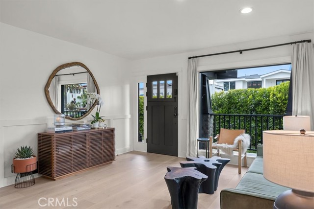 1012 10th Street, Manhattan Beach CA: https://media.crmls.org/medias/2f277467-00af-4736-be2a-972de24ef924.jpg