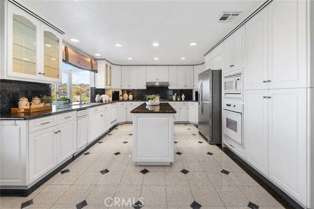 Detail Gallery Image 14 of 63 For 15331 Lillian Pl, Hacienda Heights,  CA 91745 - 5 Beds | 4 Baths