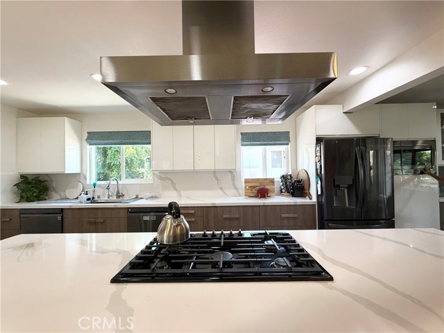 23233 Vanowen Street, West Hills CA: https://media.crmls.org/medias/2f27ab34-30ce-466a-a38d-b4dd61710fa0.jpg