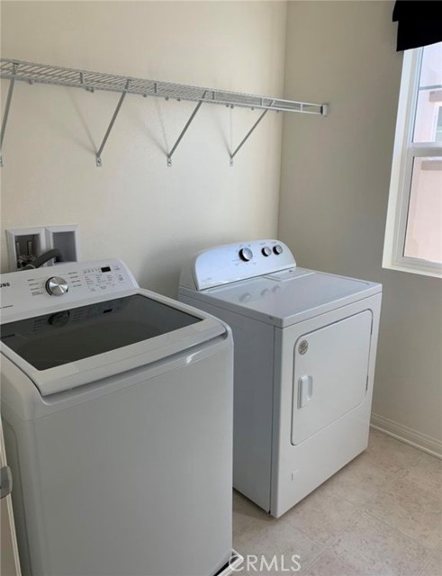 Detail Gallery Image 8 of 9 For 27556 Denali, Canyon Country,  CA 91387 - 3 Beds | 3 Baths