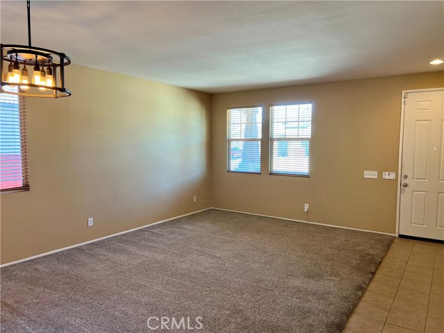Detail Gallery Image 2 of 24 For 13243 Silver Oak St, Hesperia,  CA 92344 - 4 Beds | 2 Baths