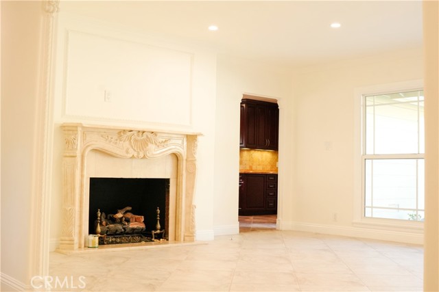 Detail Gallery Image 4 of 18 For 2741 E Glenoaks Bld, Glendale,  CA 91206 - 3 Beds | 2 Baths
