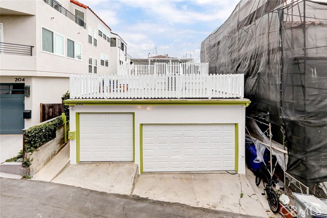 203 15th Street, Manhattan Beach, California 90266, ,Residential Income,For Sale,15th,SB25004839